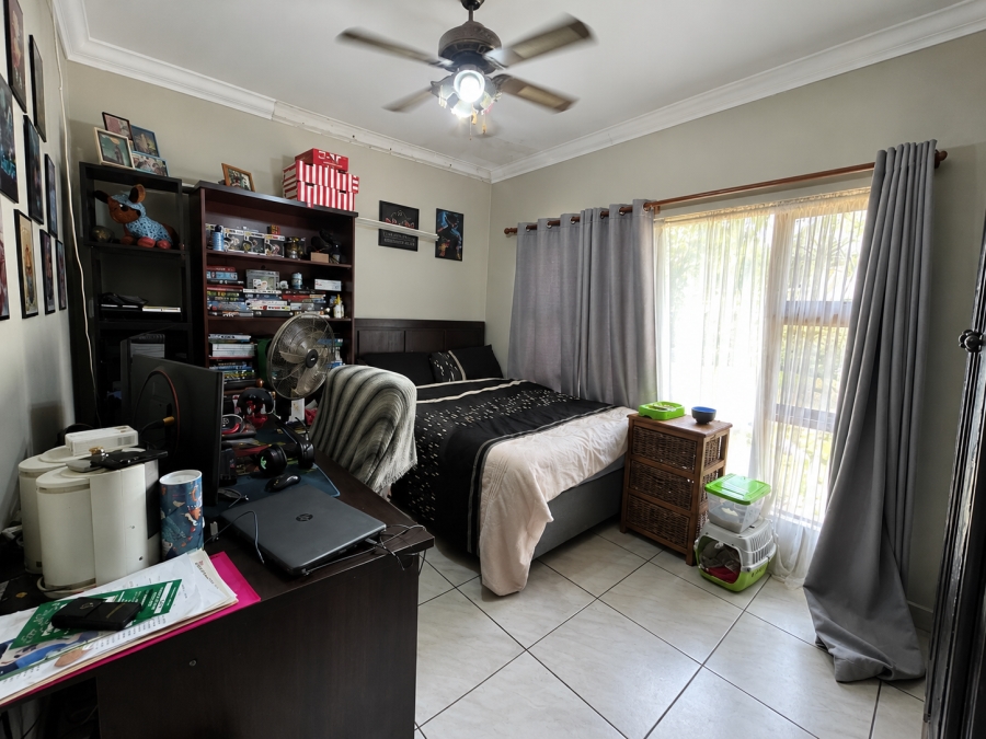 5 Bedroom Property for Sale in Melodie North West
